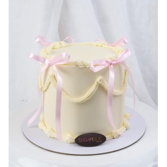 Cute White Vintage Buttercream Cake 