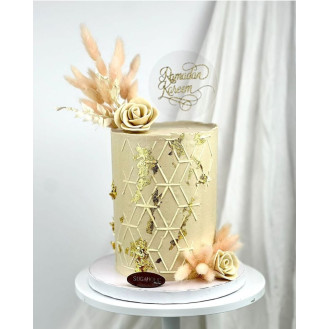 Ramadan Kareem Stencil Cake 