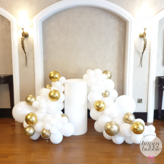 Cake Stand Garland (4m balloon garland, 1 x cake stand, Personalization on plinth)
