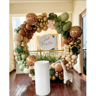 Circular Safari (1 x Circular balloon garland Approx. 2m high 1 x Medium circle table - white Personalization on 60cm diameter white foam board 1 x Giraffe Stuffed toy) Circular Safari (1 x Circular balloon garland Approx. 2m high 1 x Medium circle table - white Personalization on 60cm diameter white foam board 1 x Giraffe Stuffed toy)